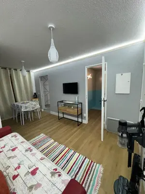 Télévision ou salle de divertissement dans l'établissement studio 30m2 2 steps from everything