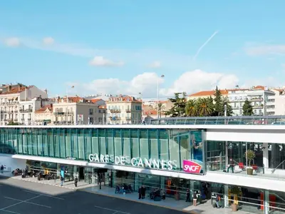Vue générale sur Cannes ou vue de la ville depuis l'appartement