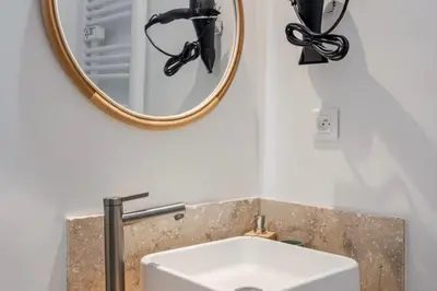 Salle de bains dans l'établissement Studio Design et Cosy à 8 min à Pied des Plages