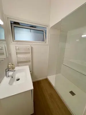 Salle de bains dans l'établissement App neuf 1 chambre près du centre et plages
