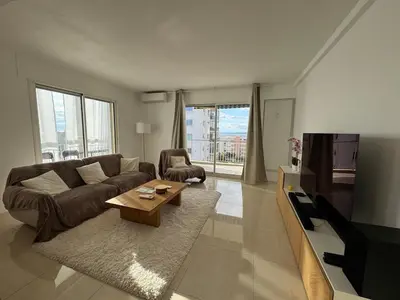 Coin salon dans l'établissement La Roseraie - Apt Standing 4 Prs - Piscine - Parking