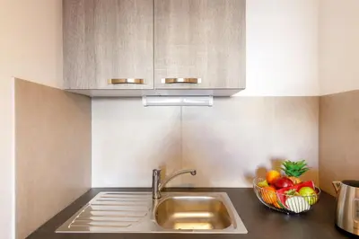 Cuisine ou kitchenette dans l'établissement Le Lido YourHostHelper