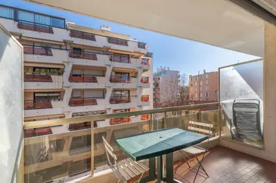 Balcon ou terrasse dans l'établissement Le Sylvaplana Centre Juan 3 couchages