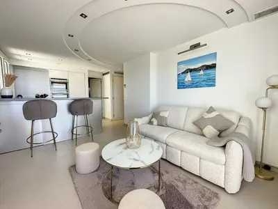 Coin salon dans l'établissement Modern 2-Bedroom Stunning Sea View on La Croisette