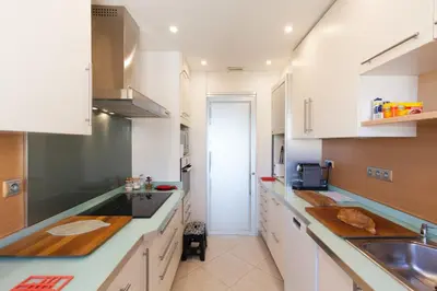 Cuisine ou kitchenette dans l'établissement Sea View 95m Apartment with Large Terrace Cannes Croisette