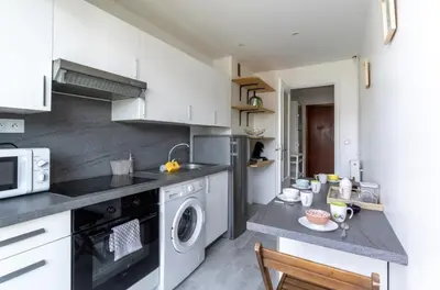 Cuisine ou kitchenette dans l'établissement Grand studio vue mer à Antibes