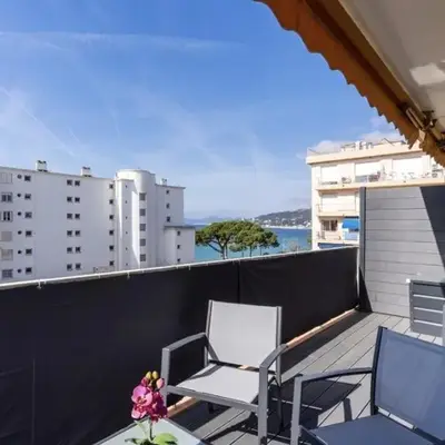 Grand studio vue mer à Antibes