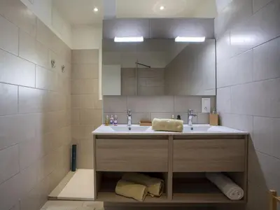 Salle de bains dans l'établissement Apartment Le Chantilly-3 by Interhome