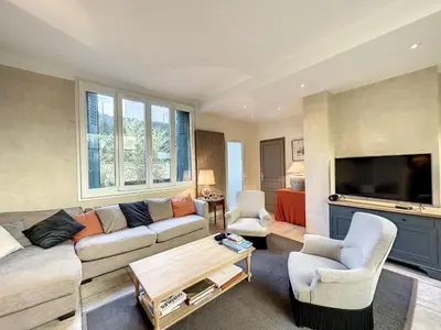 Coin salon dans l'établissement 3-Bedroom house with terrace 5 minutes walking from La Croisette
