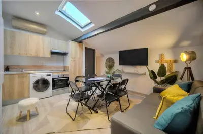 Cuisine ou kitchenette dans l'établissement Le 8 - Cannes