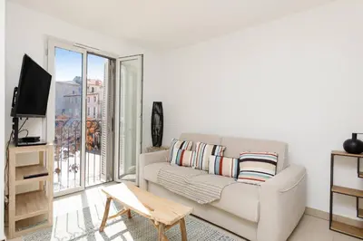 Télévision ou salle de divertissement dans l'établissement CALYPSO- Superbe perle, Vieil Antibes, wifi, climatisation