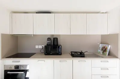 Cuisine ou kitchenette dans l'établissement CALYPSO- Superbe perle, Vieil Antibes, wifi, climatisation