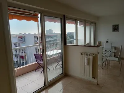 Balcon ou terrasse dans l'établissement Appartement avec vue mer à Antibes