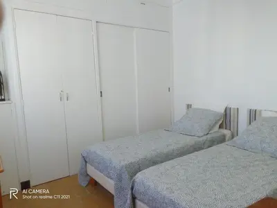 Un ou plusieurs lits dans un hébergement de l'établissement Bel appartement face mer