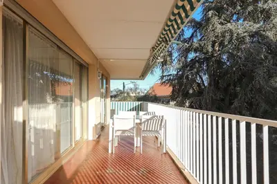 Balcon ou terrasse dans l'établissement Appartement à Antibes avec terrasse ensoleillée