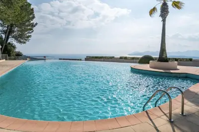 Piscine de l'établissement Studio with sea and pool view ou située à proximité