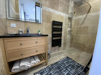 Salle de bains dans l'établissement Villa Lagon