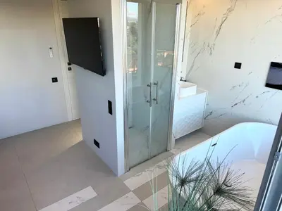 Télévision ou salle de divertissement dans l'établissement TOP 2 Bedrooms 2 Baths 2 WCs Terrasse Juan Les Pins