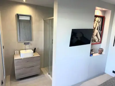 Salle de bains dans l'établissement TOP 2 Bedrooms 2 Baths 2 WCs Terrasse Juan Les Pins