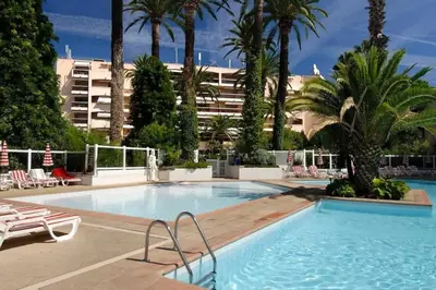 Piscine de l'établissement Golfe Juan - 4 People - Swimming Pool - Parking ou située à proximité