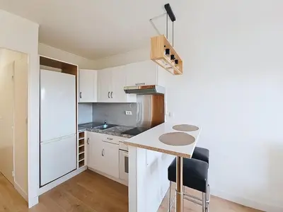 Cuisine ou kitchenette dans l'établissement Vacation apartment near sea with private parking