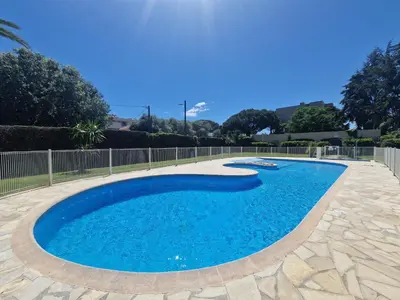 Piscine de l'établissement Cozy 1 Br with a seaview, AC, Pool and Parking ou située à proximité