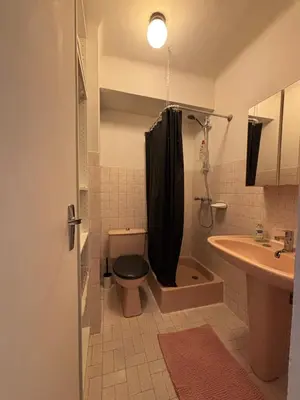 Salle de bains dans l'établissement Studio au California Palace