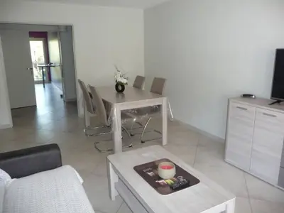 Télévision ou salle de divertissement dans l'établissement Spacieux 3 P Juan les pins