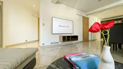 Un ou plusieurs lits dans un hébergement de l'établissement Luxurious 3-Bedroom Apartment in Heart of Cannes