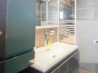 Salle de bains dans l'établissement Stylish 1-bedroom apartment with sea view on La Croisette
