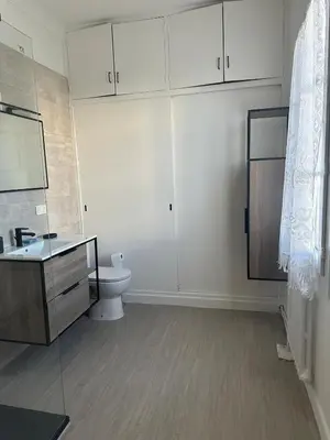 Salle de bains dans l'établissement Lumineux 2 pièces haut de villa