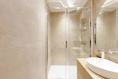 Salle de bains dans l'établissement Palais Miramar YourHostHelper