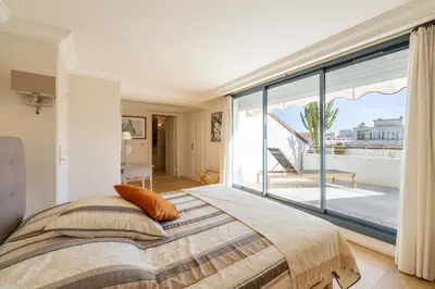 Un ou plusieurs lits dans un hébergement de l'établissement REF 823 - Cannes Center - Duplex apartment for rent