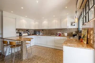 Cuisine ou kitchenette dans l'établissement REF 823 - Cannes Center - Duplex apartment for rent