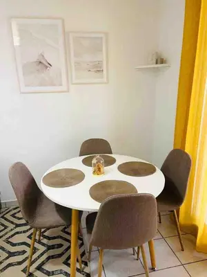 Coin salon dans l'établissement Charming apartment 100m from the beach