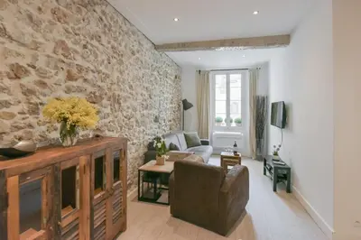 Télévision ou salle de divertissement dans l'établissement VIEUX MURS - Brand new flat for 4, AC, WIFI center old Antibes