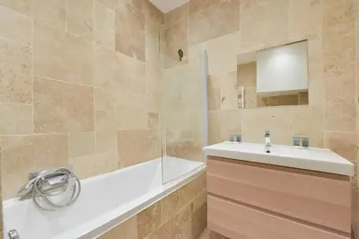 Salle de bains dans l'établissement VIEUX MURS - Brand new flat for 4, AC, WIFI center old Antibes