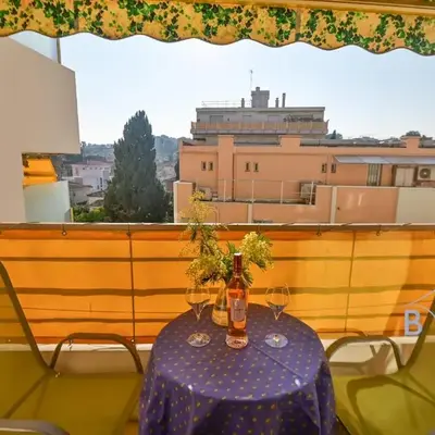 Walking distance from the old town and the sea