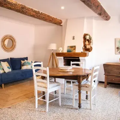 Beautiful authentic apartment in the heart of old Antibes
