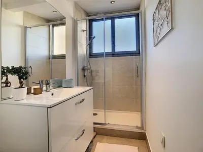 Salle de bains dans l'établissement Beautiful modern apartment in Cannes