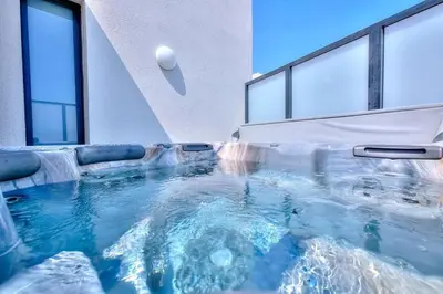 Piscine de l'établissement superbe 3 chambres proche palais et croisette dag13 ou située à proximité