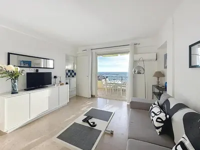 Cuisine ou kitchenette dans l'établissement Stunning sea view on La Croisette