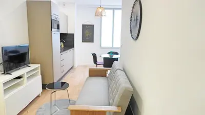 Télévision ou salle de divertissement dans l'établissement Proche Carlton & Croisette, Appartement 202 - Palmazur Vacances