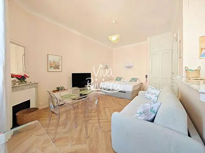 Coin salon dans l'établissement Viva Riviera 5 Rue Florian