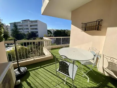 Balcon ou terrasse dans l'établissement Cannes proche Croisette - 2P tout confort terrasse