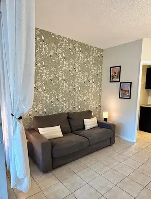 Coin salon dans l'établissement Cosy studio near La Croisette and the beach