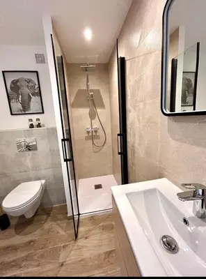 Salle de bains dans l'établissement Studio moderne à Juan les Pins - 30 m² avec balcon