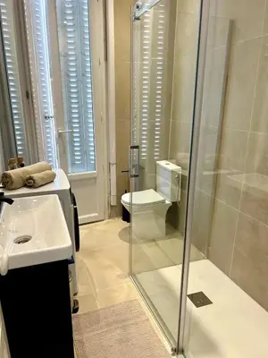 Salle de bains dans l'établissement Appartement moderne à Juans les Pins de 60 m² avec parking