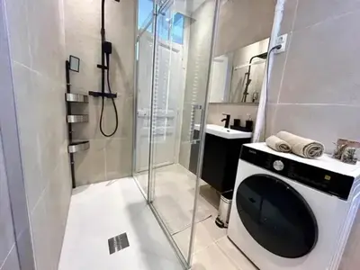 Salle de bains dans l'établissement Appartement moderne à Juans les Pins de 60 m² avec parking