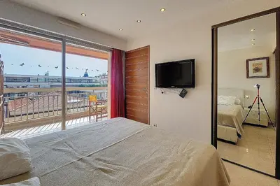 Un ou plusieurs lits dans un hébergement de l'établissement HENRI CAMILLE REAL ESTATE - Kent - Huge 2 bedrooms appt - 5 min Croisette